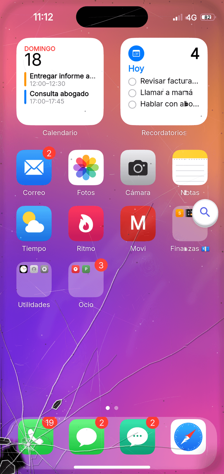 Her home screen on the found phone
