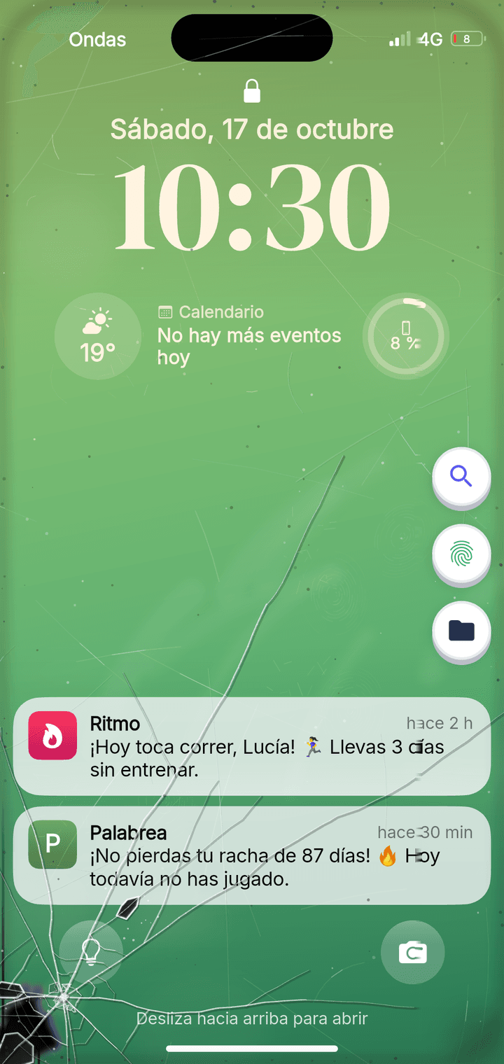 The found phone's lock screen, cracked, in Spanish